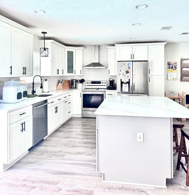 Building Photo - 1703 NE 25th Terrace