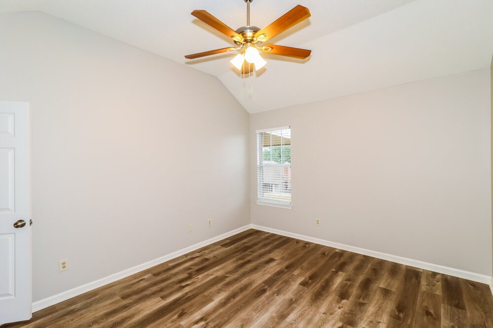 Building Photo - 2204 Stone Stream Dr