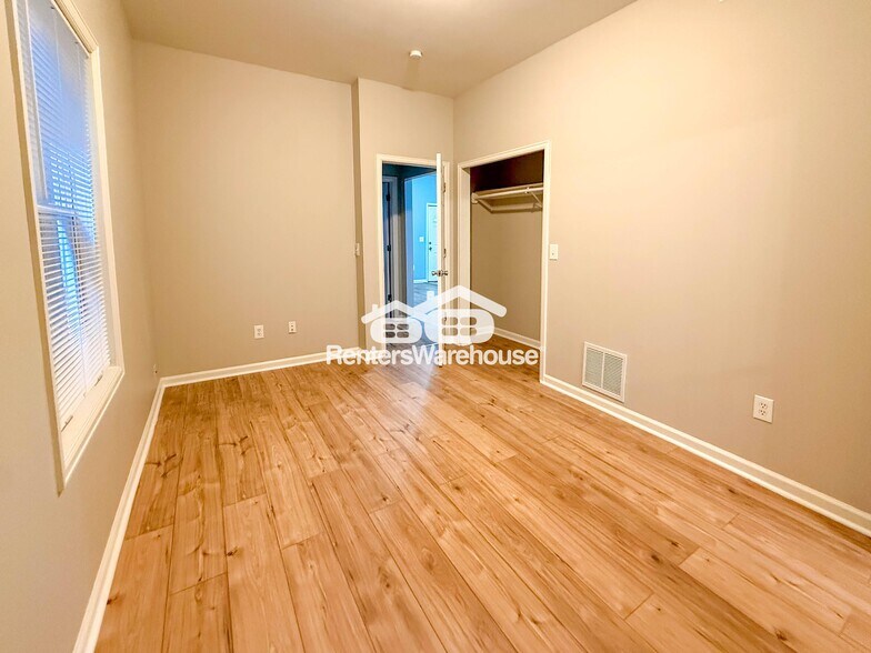 Building Photo - 4413 Umatilla St