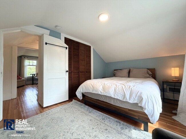 Building Photo - Fully Furnished North Tacoma Home Near Ruston Way & Stadium District!
