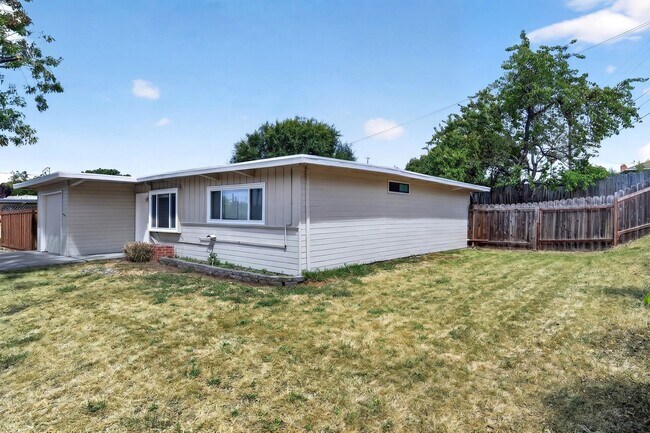 Building Photo - Freshly Renovated Single-Story Home with Huge Backyard & Prime Commuter Location!