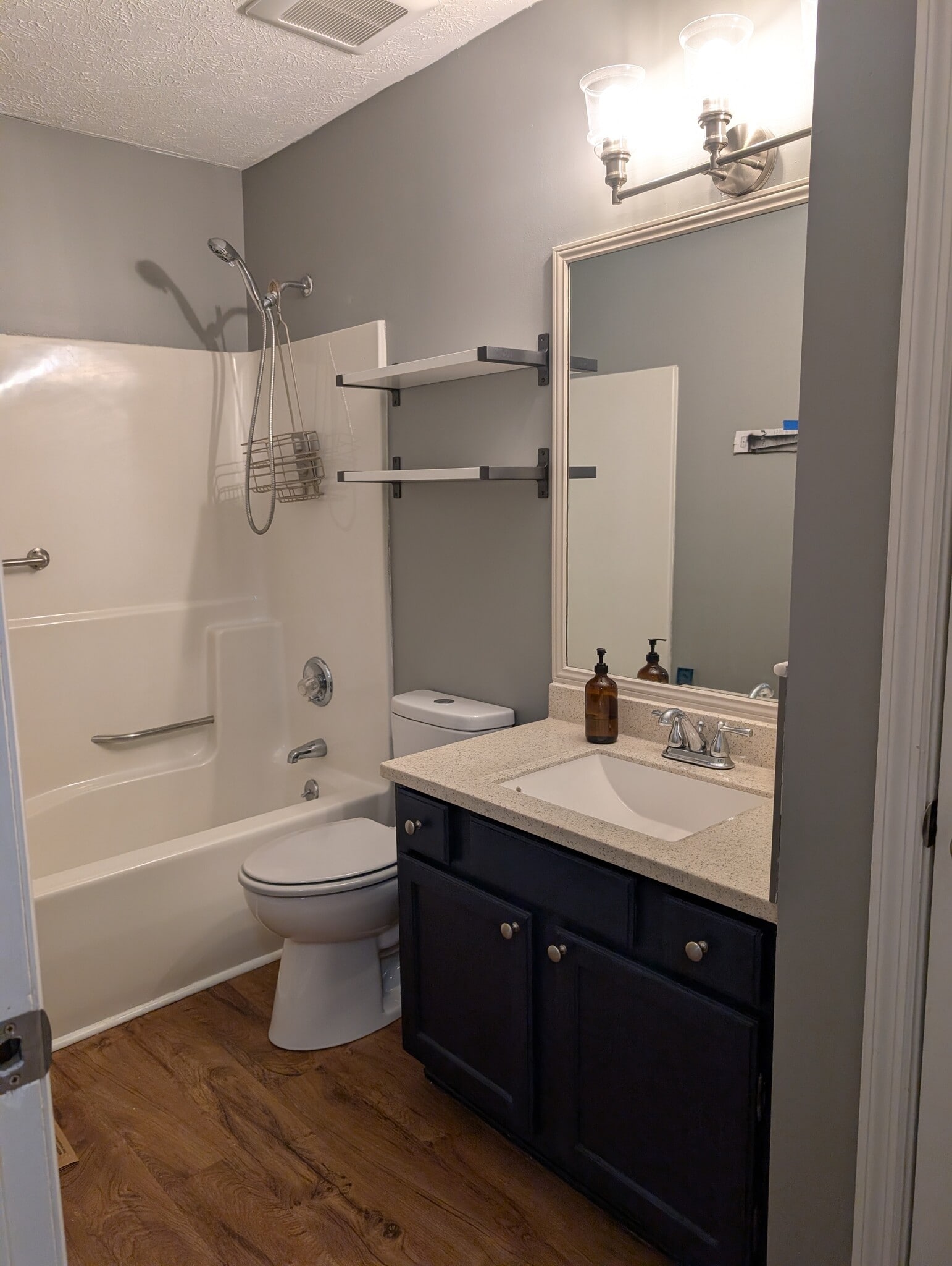 Front Bathroom - 1649 Summerhill Dr