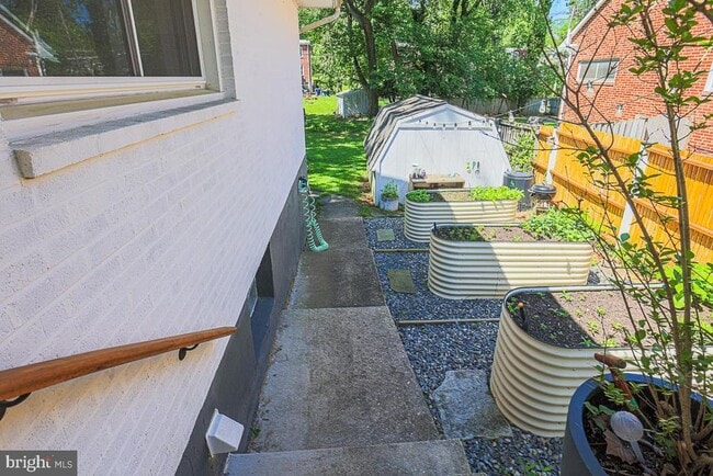 Building Photo - 5724 Greenspring Ave
