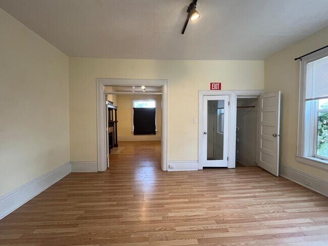 Building Photo - 514 E 500 S