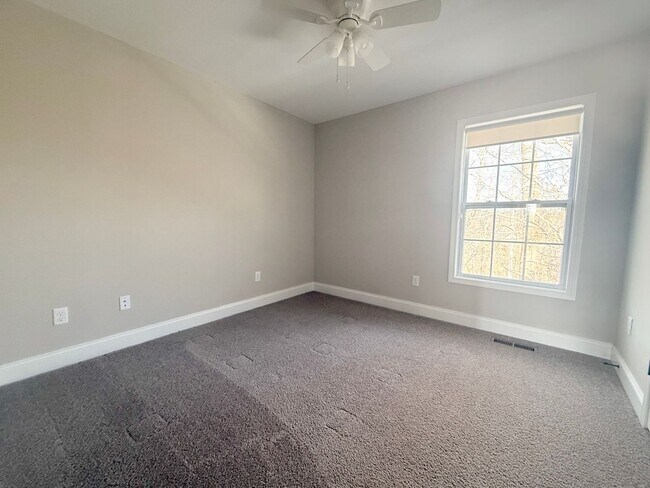 Building Photo - 5200 Oak Pt Ct