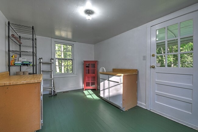 Building Photo - 608 Forest St