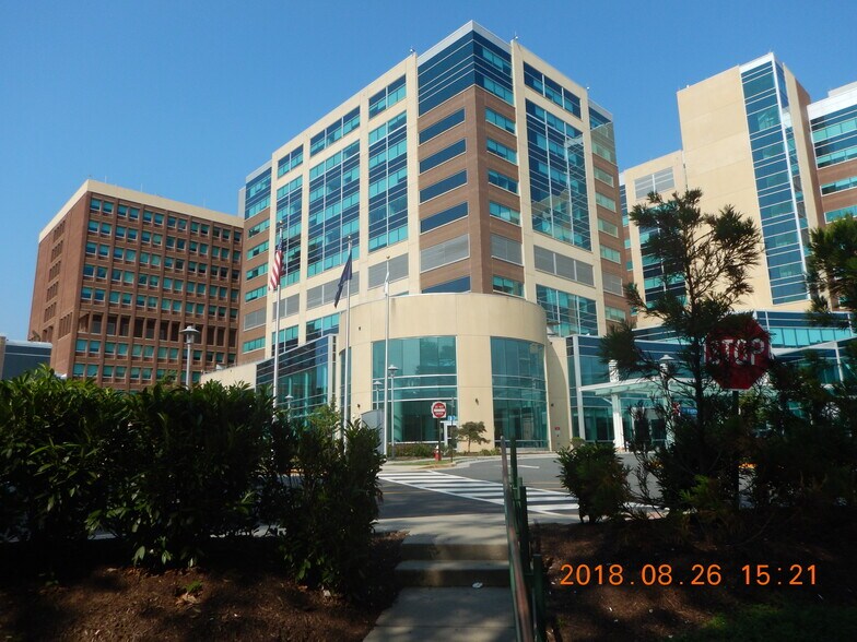 Building Photo - 3306 Woodburn Village Dr