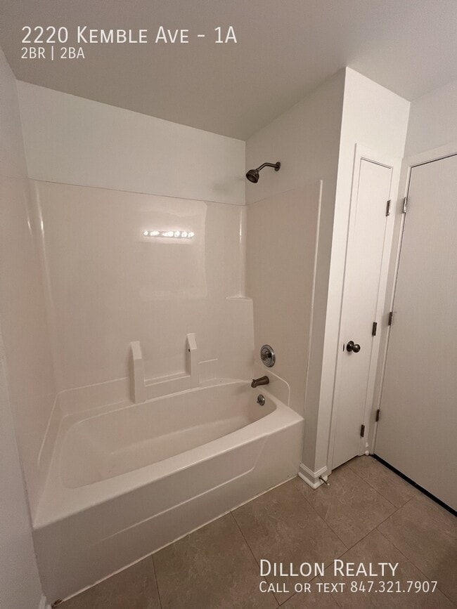 Building Photo - 2220 Kemble Ave