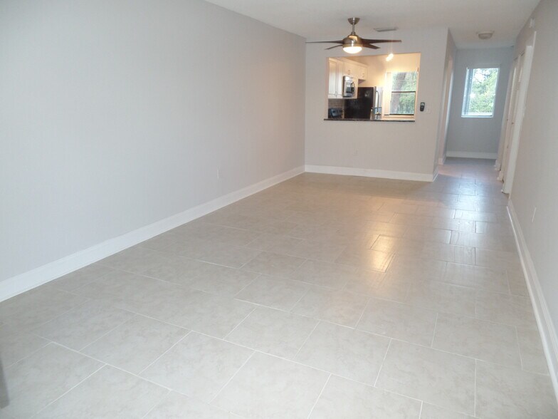 Building Photo - 5200 NW 31st Ave