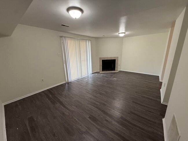 Building Photo - 3 Bedrooms - 4 Bathrooms, 21208