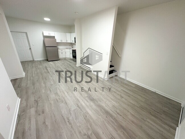 Building Photo - 2153 W Grange Ave