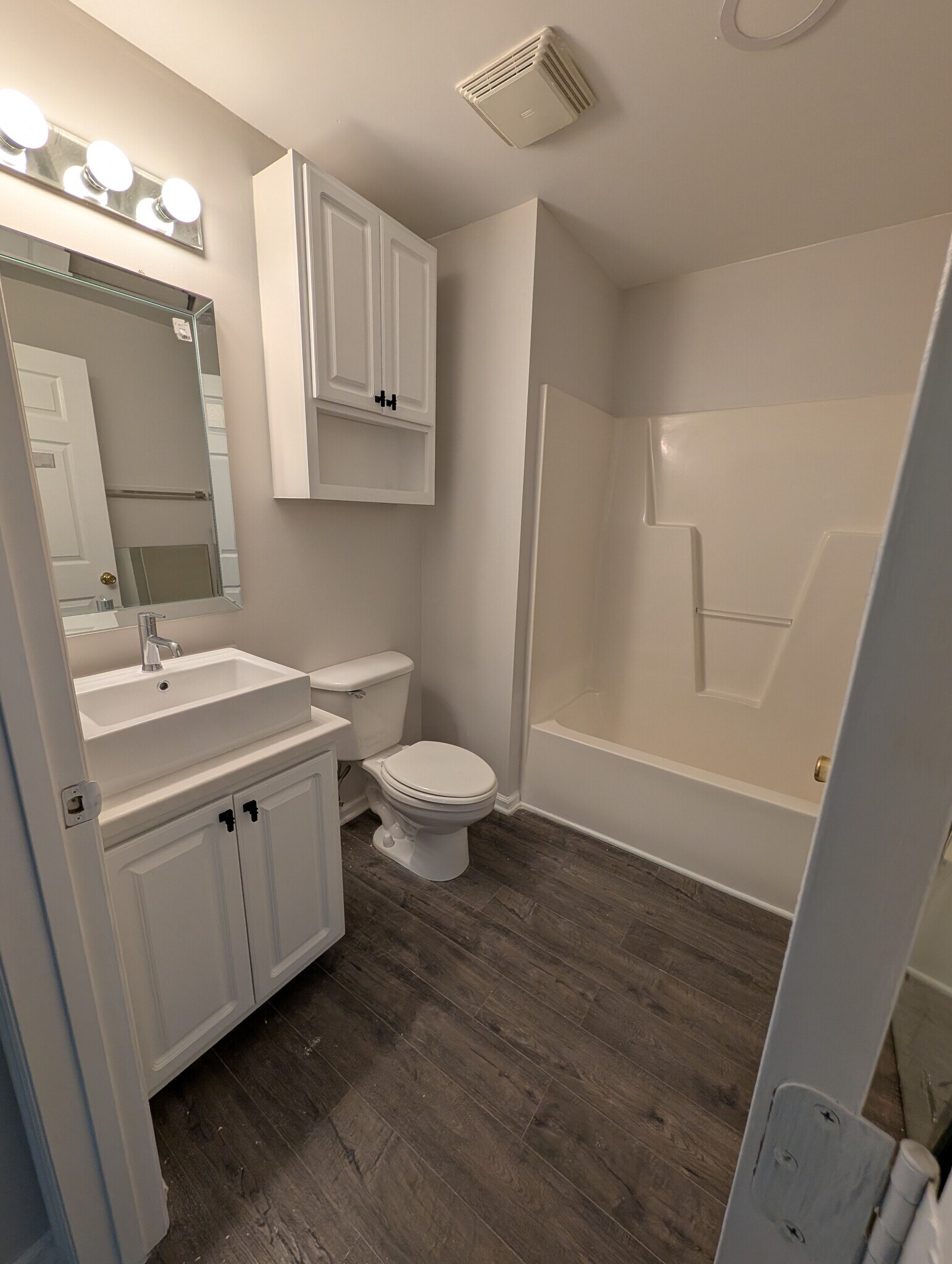 Guest Bathroom - 5004 Hunters Trail