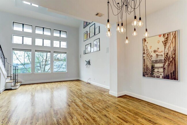 Building Photo - 5000 Schuler St