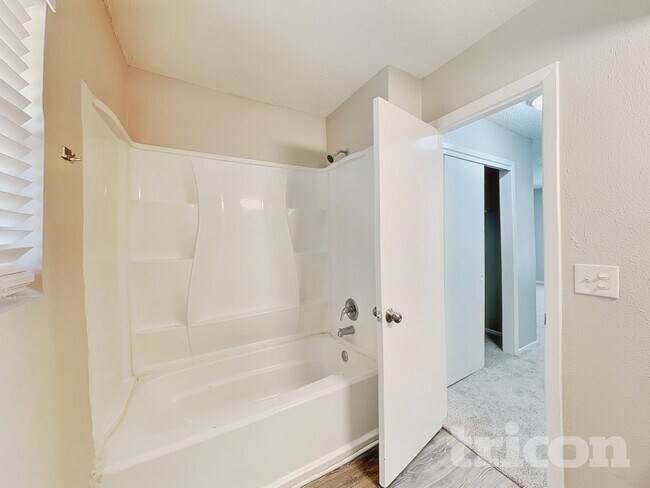 Building Photo - 4909 Tiffany Ln