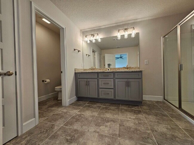 Building Photo - Palm Bay Paradise