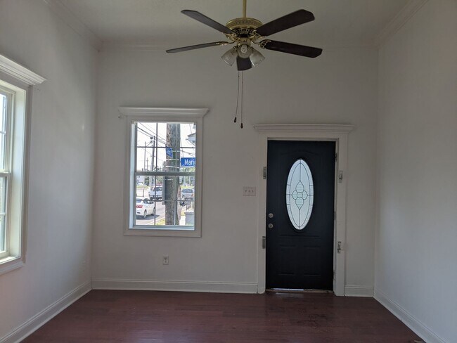 Building Photo - 1601 Marigny St