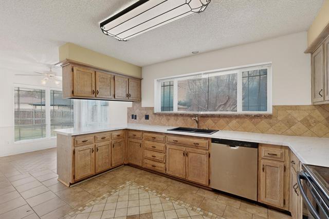 Building Photo - 2800 Hedgeway Dr