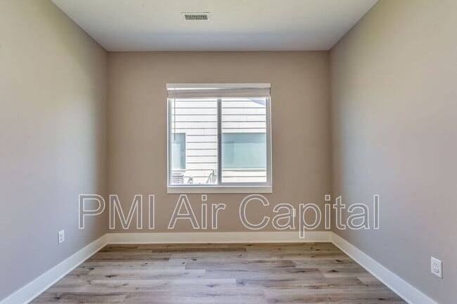 Building Photo - 4315 N Sandplum St