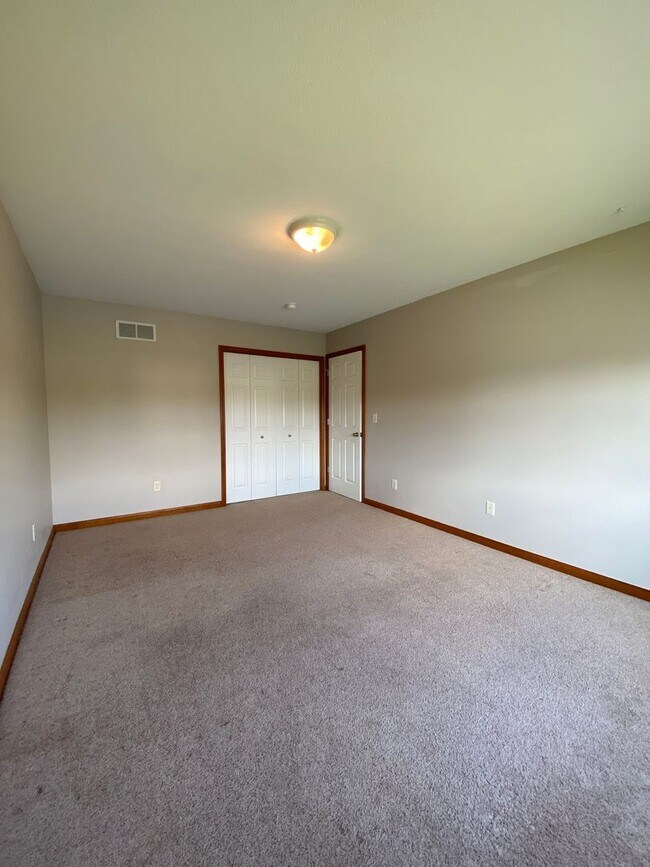 Building Photo - 146 Tulip Blvd