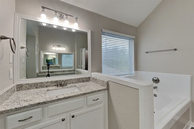 Building Photo - 16306 Ash Point Ln