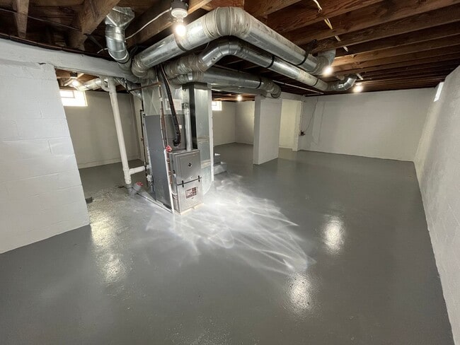 Building Photo - **COMPLETELY REMODELED 2-BEDROOM HOUSE IN ...