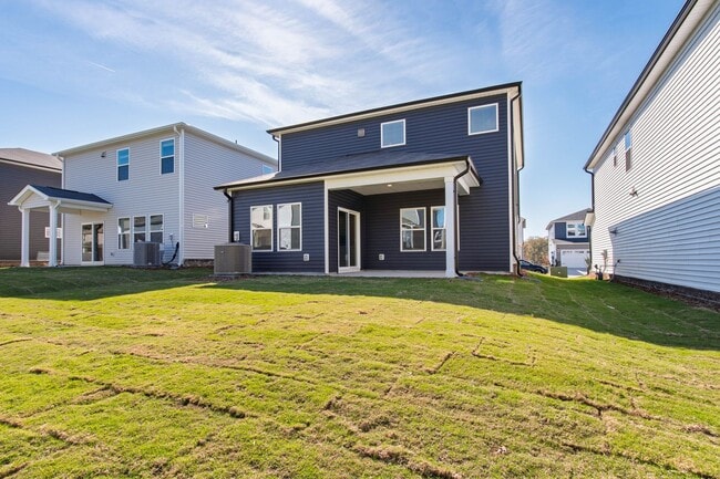 Building Photo - Stunning 3-Bedroom Residence in Oak Manor,...