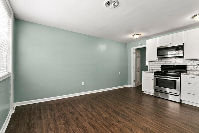 Building Photo - 4158 Oak St
