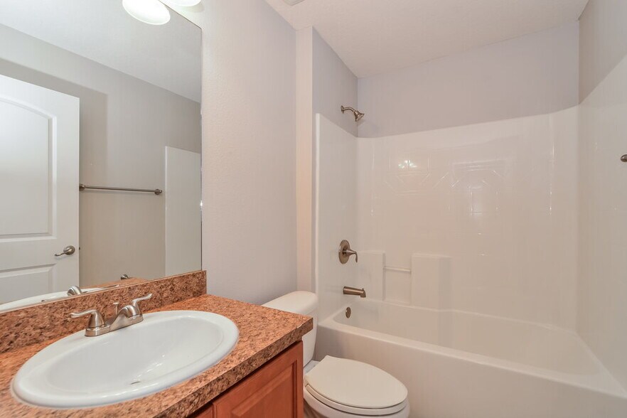 Building Photo - 1705 Southern Oak Loop
