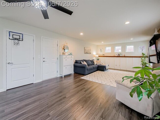 Building Photo - 8640 Quincy Dr