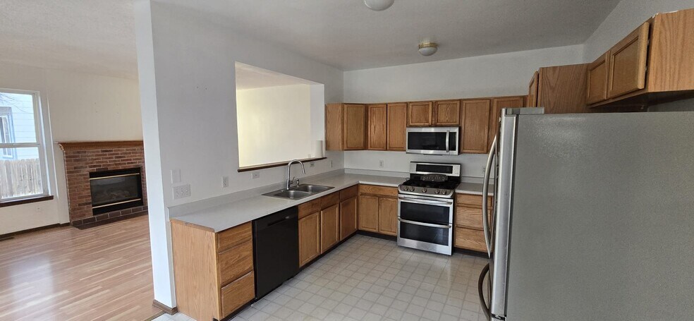 Building Photo - 2110 S Uravan St