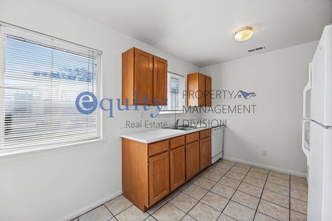 Building Photo - 2550 S 900 E