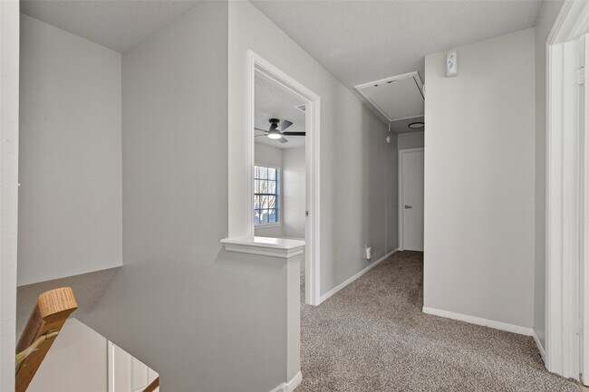 Building Photo - 21215 Park Bluff Dr