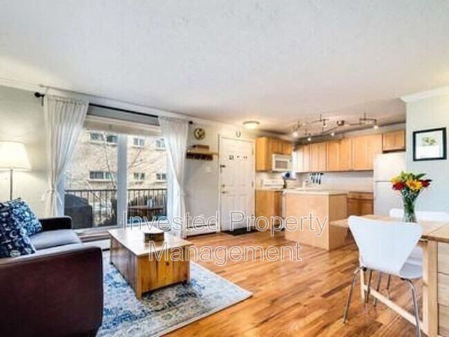 Building Photo - 1243 Vine St