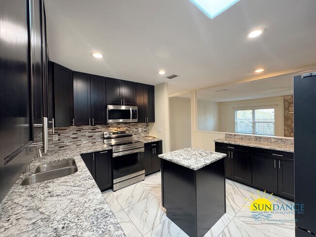Building Photo - Spacious 3-Bedroom Home Near Hurlburt & Eg...