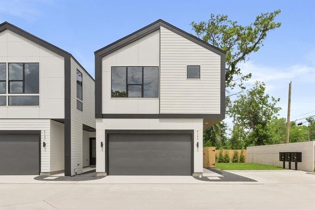 Primary Photo - 6139 W Forest Dr