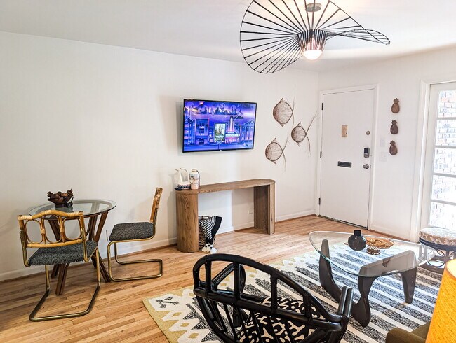 Building Photo - Fully Furnished 2BR/2BA Near USC – Pre-Leasing for January 2027