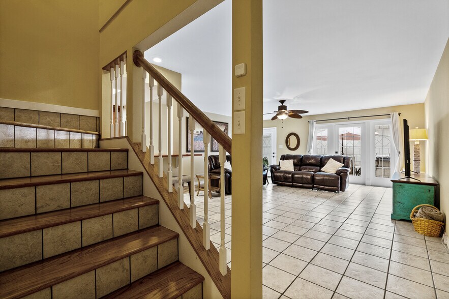 Living Room - 8426 Williamsburg Cir