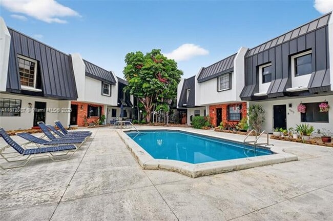 Building Photo - 6667 Miller Dr