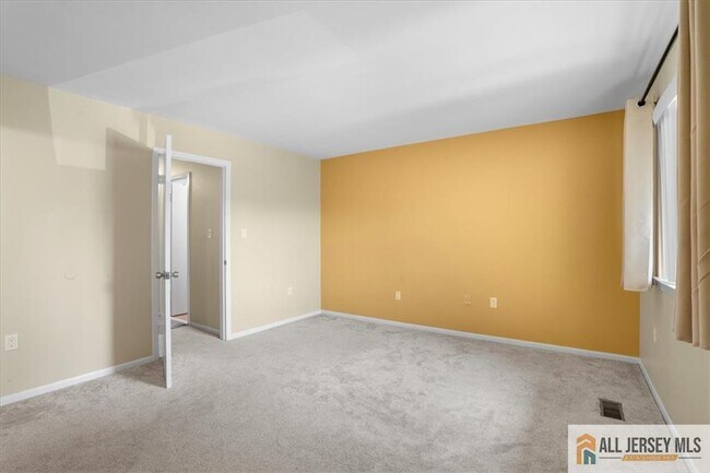 Building Photo - 73 Tennyson Dr