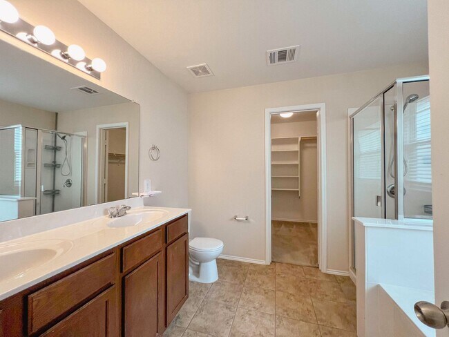 Building Photo - Yowell Ranch Beauty!