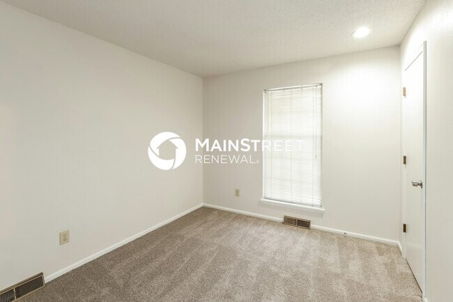 Building Photo - 4 Bedroom Pet-Friendly Home in LEES SUMMIT...