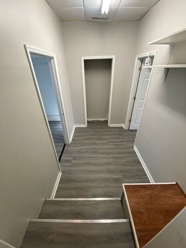 Building Photo - 3 Bed, 1.5 Bath | Charming Neighborhood | Close to Costco, Topgolf, and Shopping