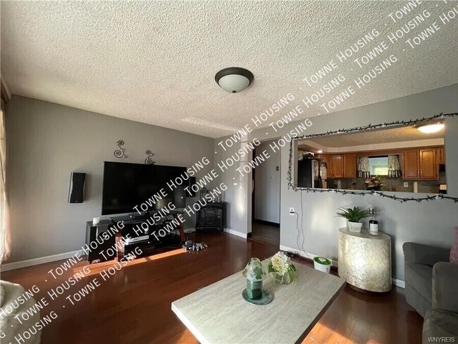 Building Photo - 191 Helen St