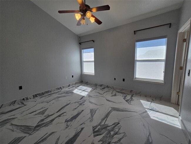 Building Photo - 7013 Marejada Dr