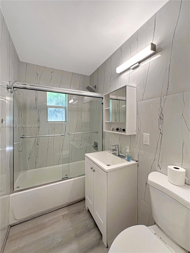 Building Photo - 969 Bay Dr