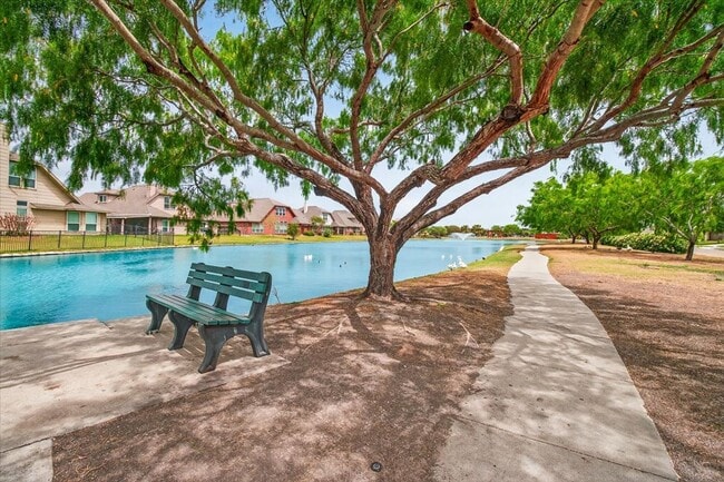 Building Photo - 8121 Cattlemen Dr