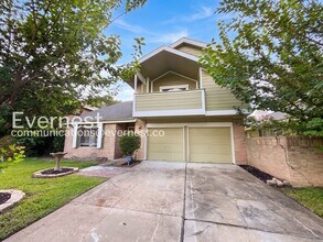 Building Photo - 4 Bed, 2.5 Bath with Fenced Yard & Garage / Pet-Friendly / Available Now!