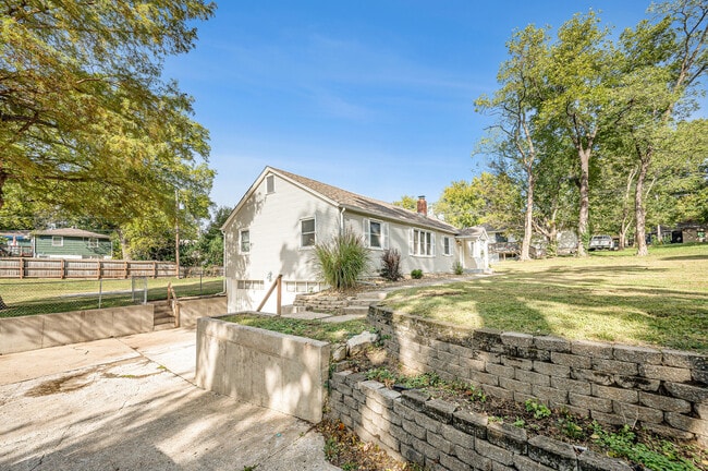 Building Photo - 4716 N Olive St