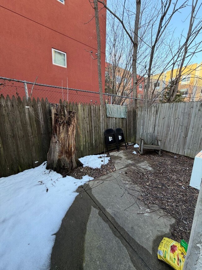 Building Photo - 1630 N Sydenham St