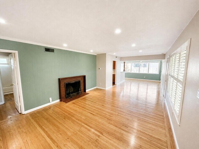 Building Photo - Bright & Spacious 3-Bedroom Home with Expansive Yard in Sacramento